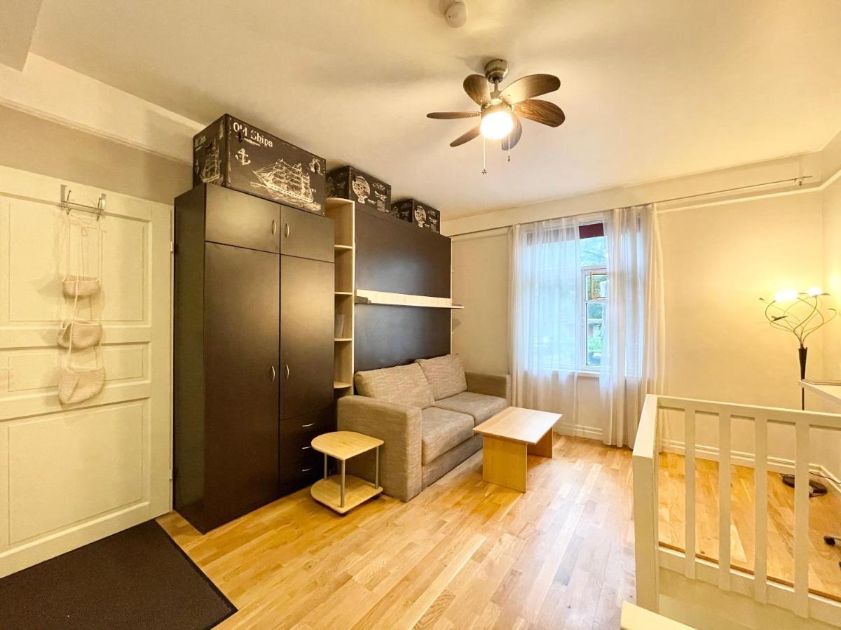 Апартаменты Cosy Studio In Historical Building. City Center Таллин Экстерьер фото